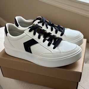 Dr. Scholl's Madison White and Black Women's Sneakers